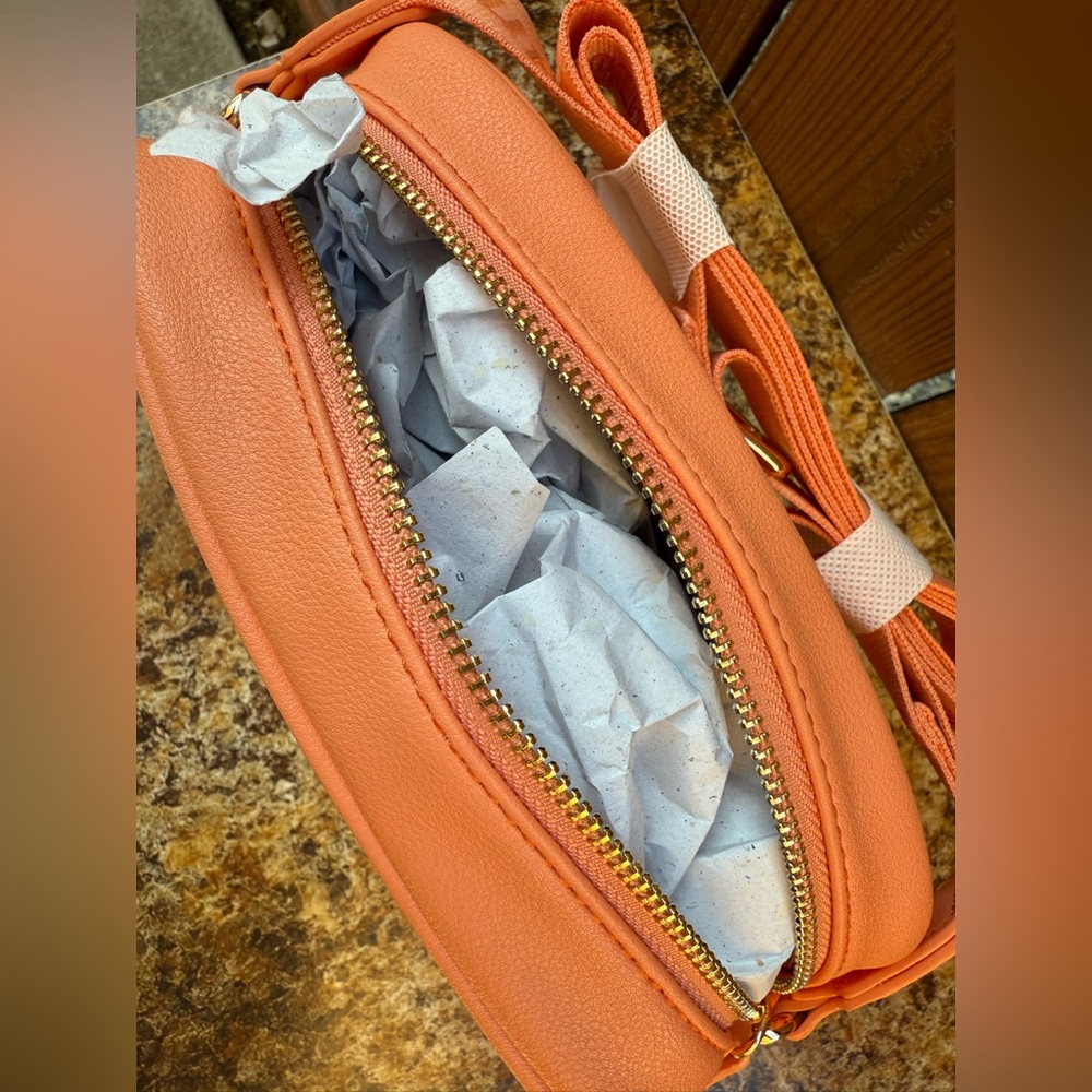 Juicy Couture Obsessed Camera Crossbody Bag - Picture 8 of 11